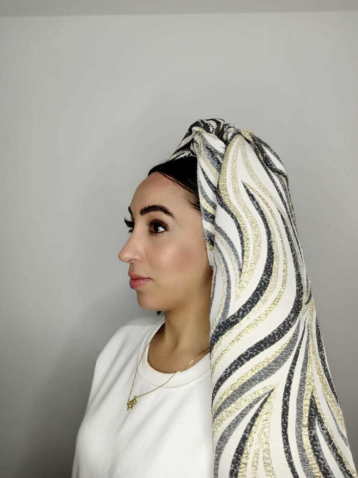 ברוקד לבן-זהב-אפור